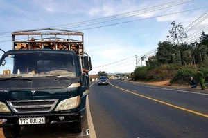 Xe máy đối đầu xe tải, 1 thanh niên tử vong