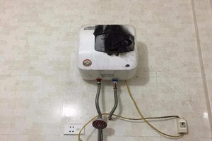 Hoảng hồn bình nóng lạnh phát nổ, cháy đen thui
