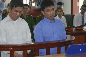 Ngày mai xử lại vụ xà lan tông sập cầu Ghềnh