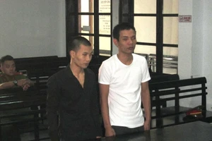 Giật đồ của khách trên tàu hỏa