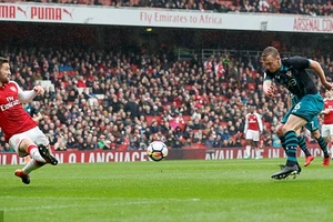Arsenal ngược dòng đánh bại Southampton nhờ cựu sao MU