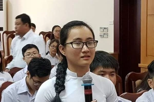 Em Song Toàn nhận học bổng 300 triệu ở trường quốc tế