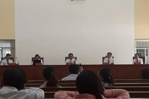 Trưởng phòng LĐ-TB&XH huyện tham ô tiền tỉ lãnh án