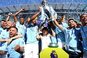 Man City kém vui trong ngày nâng cúp vô địch Premier League