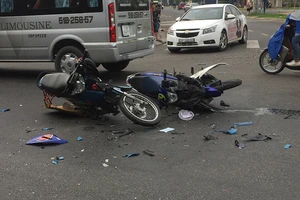 Xe máy đi ngược chiều gây tai nạn, 1 người nguy kịch
