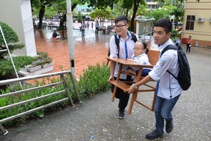 Thí sinh duy nhất được ngành giáo dục đưa đón đi thi