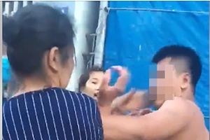 Công an điều tra vụ thanh niên bênh 'bồ', đánh mẹ đẻ