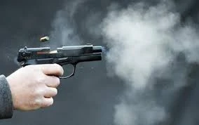 Chủ bắn chết tài xế đến đòi tiền công