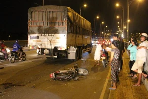 Trên đường về nhà, nam phụ hồ gặp tai nạn, bị nát 2 chân