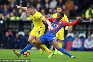 Thắng sát nút Crystal Palace, Chelsea 'bỏ rơi' Arsenal