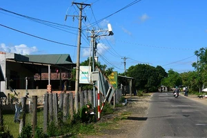 Say rượu, ném hỏng camera an ninh của công an ​