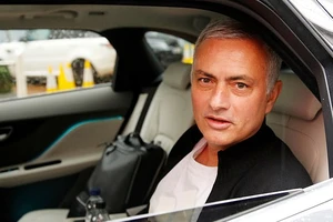 HLV Jose Mourinho chấp nhận án phạt tù 1 năm