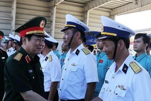 Bộ trưởng Quốc phòng thăm Căn cứ Quân sự Cam Ranh