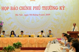 Buổi họp báo Chính phủ dưới sự chủ trì của Bộ trưởng, Chủ nhiệm Văn phòng Chính phủ, Người phát ngôn của Chính phủ Mai Tiến Dũng 
