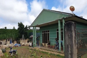 Triệu tập 3 người vụ bịt mặt xông vào đâm chết người đang ngủ