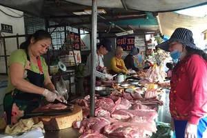 Trâu, cừu, gà... ‘giải cứu’ thiếu thịt heo