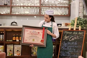 Nhạc sĩ Nguyễn Văn Tý về đất mẹ, Hồ Quỳnh Hương được vinh danh