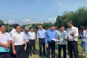 Lãnh đạo TP.HCM thị sát tình trạng nhà không phép ở Bình Chánh