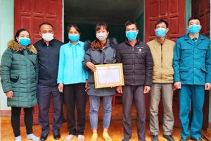 Quảng Ninh: Khen thưởng gia đình hoãn cưới chống COVID-19