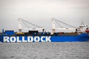 Tàu ngầm Kilo đầu tiên của Việt Nam đã về đến Cảng Cam Ranh.