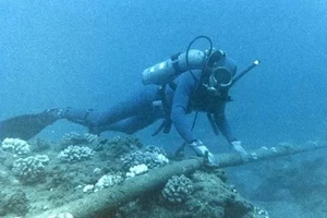 Đã hàn xong mối đứt cáp quang biển AAG