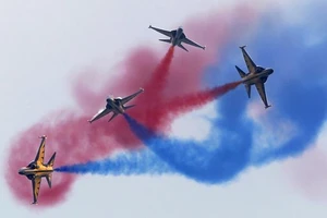 Không quân châu Á “khoe hàng” trên bầu trời