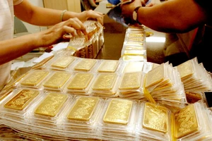 Giá vàng trong nước và thế giới thu hẹp khoảng cách