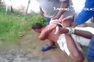 Trộm bị vứt vào ổ kiến