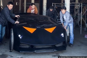 "Độ" xe hơi cũ trở thành Lamborghini 