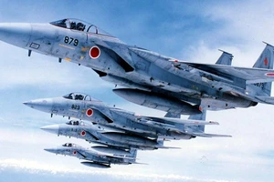 F-15 Nhật Bản xuất kích chặn máy bay Trung Quốc