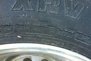 5 dấu hiệu cần thay lốp