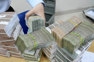 Ngân hàng mang tiền đi bán… rong 