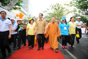 Thủ tướng Nguyễn Tấn Dũng "chung bước yêu thương" vì người khuyết tật