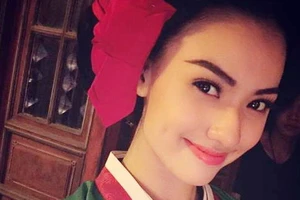 Hồng Quế gây sốt với tạo hình 'Mama Chue' đẹp hớp hồn