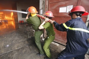 Hình ảnh vụ cháy kho hàng Diana