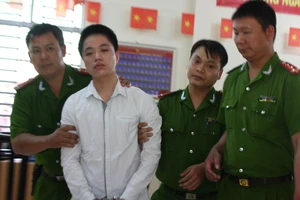 Tưởng bị “nhìn đểu” đâm chết người