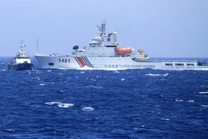 Clip mới nhất: Tàu và máy bay quân sự Trung Quốc uy hiếp tàu Việt Nam