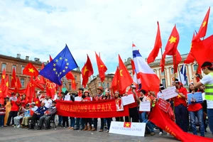 Biểu tình ôn hòa của người Việt tại thành phố Toulouse miền Nam nước Pháp