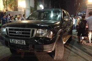 Ô tô tông thẳng vào chốt bảo vệ, một người bị thương