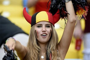 CĐV Bỉ thành người mẫu nhờ đi xem World Cup 2014