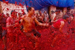 Những lễ hội sôi động trong tháng 8