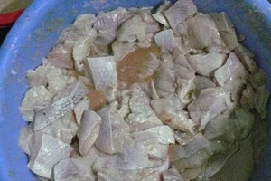 Ớn lạnh quy trình chế biến cơm bình dân từ thực phẩm bẩn