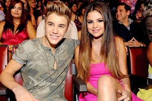 Justin Bieber và Selena Gomez lại tái hợp chớp nhoáng 