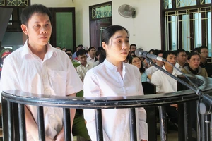 Y án chung thân nữ nhân viên tham ô bằng cách bỏ tiền vào sọt rác