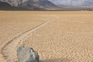 Giải mã bí ẩn “những hòn đá biết đi” ở Thung lũng Tử thần