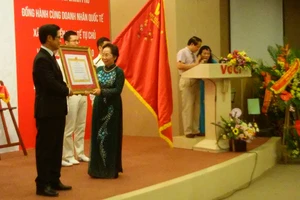 Doanh nhân không nên chỉ tính toán lỗ lãi đơn thuần