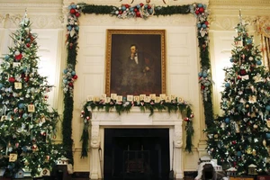 Nhà trắng trang trí noel như thế nào?