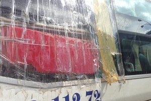 Xuất hiện nạn ném đá vào xe khách lúc nửa đêm