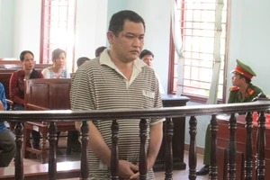 Ghen tuông, mang xăng đốt nhà vợ hờ rồi tự tử