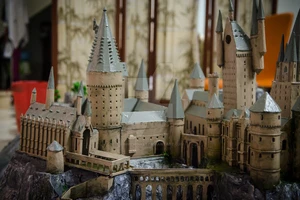 9x 'xây' trường Hogwarts đẹp từng milimet